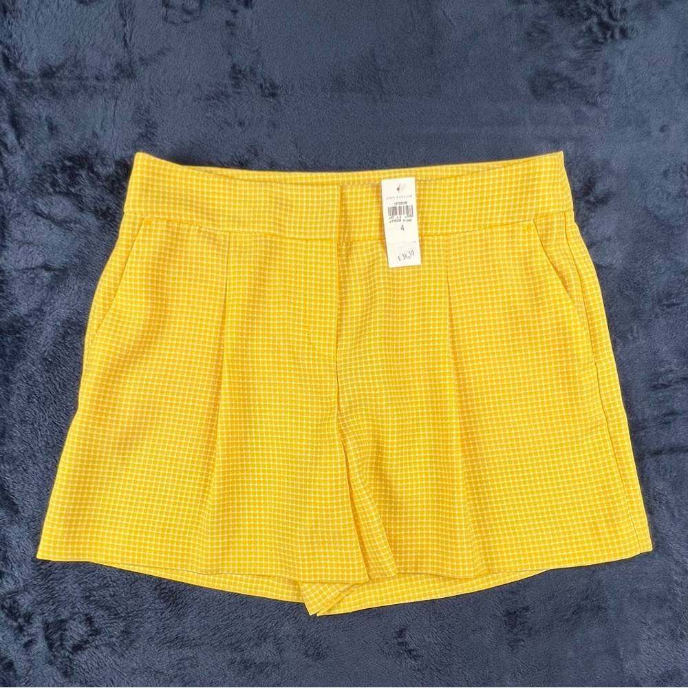 Ann Taylor Drapey Short Womens Size 4 Yellow White Metro Dots Pleats Flowy NWT